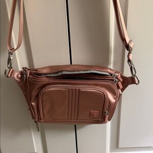 IHKWIP SLING CROSSBODY BAG
